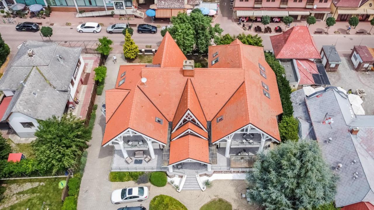 Hotel Clariss Balatonalmadi Exterior photo