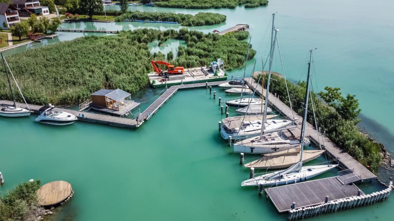 Hotel Clariss Balatonalmadi Exterior photo