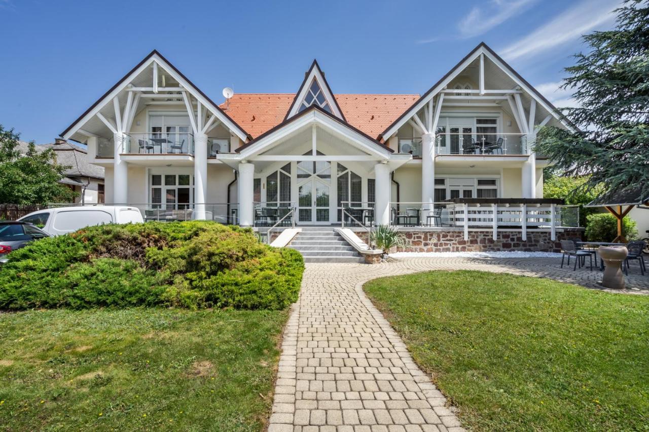 Hotel Clariss Balatonalmadi Exterior photo
