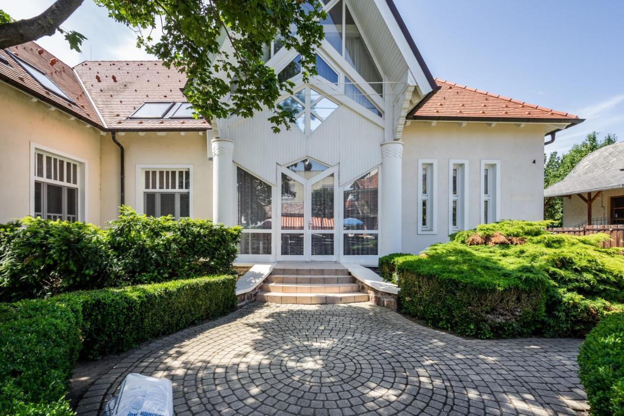 Hotel Clariss Balatonalmadi Exterior photo