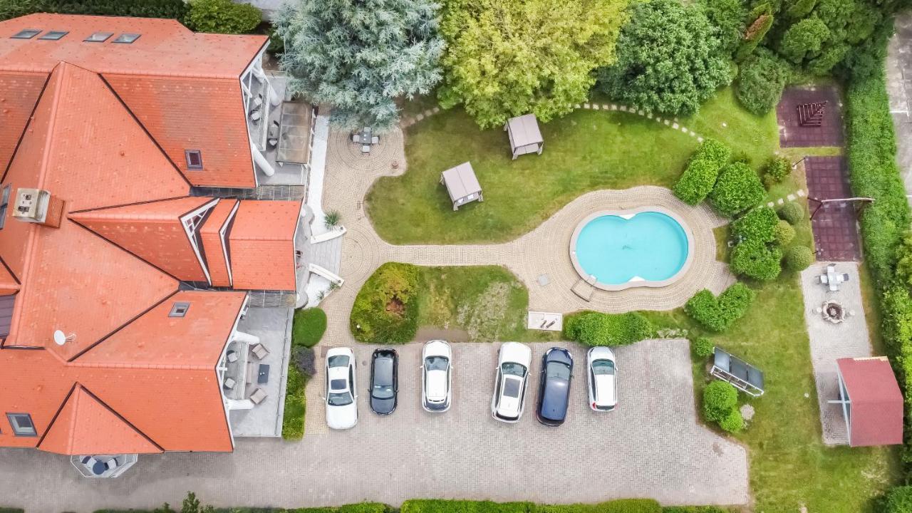 Hotel Clariss Balatonalmadi Exterior photo