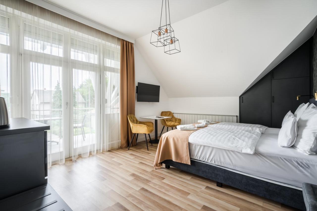 Hotel Clariss Balatonalmadi Exterior photo