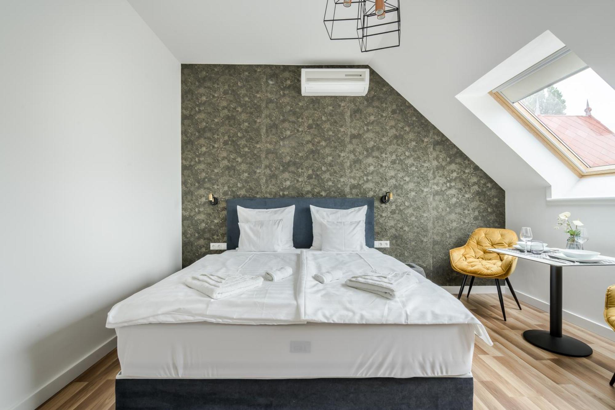 Hotel Clariss Balatonalmadi Room photo